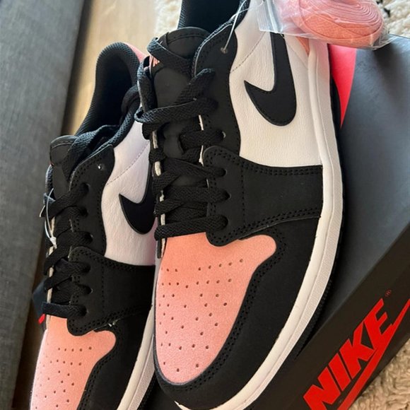 Air Jordan 1 Retro Low OG - Picture 2 of 6